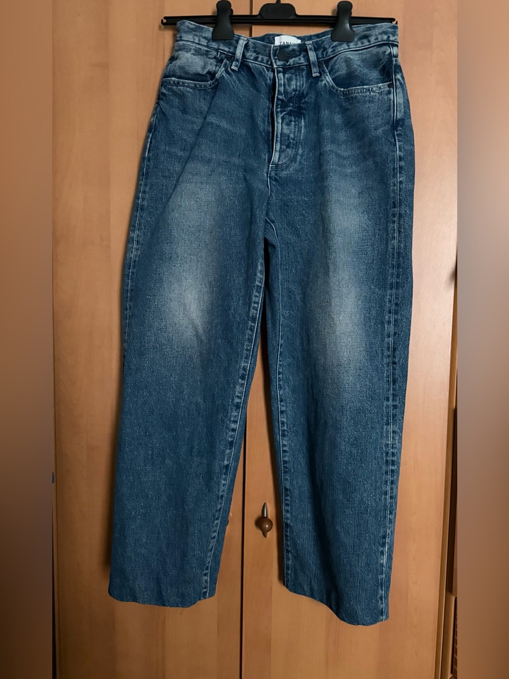 Women's Relaxed Straight Jeans in Washed Blue